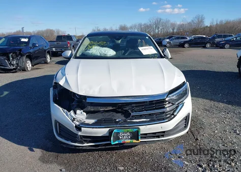 2024 Volkswagen Jetta 1.5T Sel z USA, uszkodzony, nr VIN 3VWGM7BU7RM007739